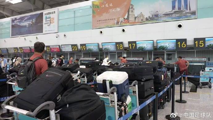 行李太多？中國國家橄欖球隊的官方回應：56件設備的具體情況如下